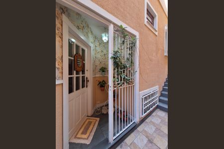 Casa à venda com 200m², 3 quartos e 3 vagas Casa à venda com 200m², 3 quartos e 3 vagasEntrada