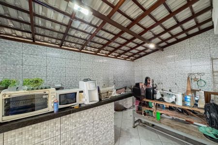 Casa à venda com 230m², 4 quartos e 1 vaga