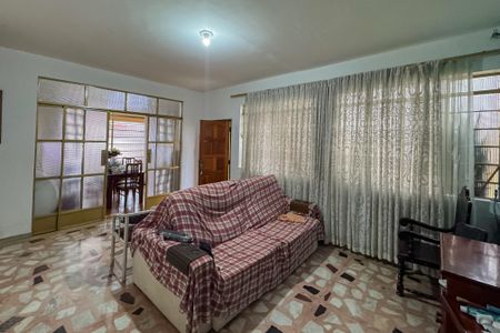 Casa à venda com 230m², 4 quartos e 1 vaga