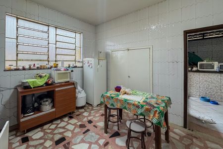 Casa à venda com 230m², 4 quartos e 1 vaga