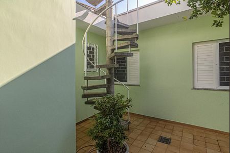Casa à venda com 228m², 3 quartos e 5 vagasacesso para o terraço_1