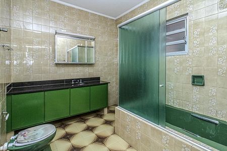 Casa à venda com 228m², 3 quartos e 5 vagasbanheiro social com banheira_1