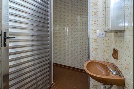 Casa à venda com 228m², 3 quartos e 5 vagasbanheiro na área de serviço_4