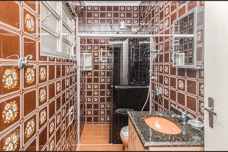 Casa à venda com 228m², 3 quartos e 5 vagasbanheiro social_2