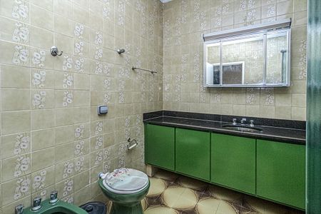 Casa à venda com 228m², 3 quartos e 5 vagasbanheiro social com banheira_2