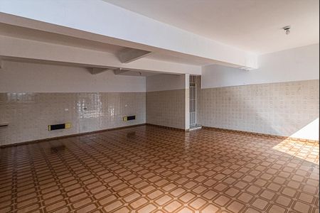 Casa à venda com 228m², 3 quartos e 5 vagassalão de festas e garagem_3