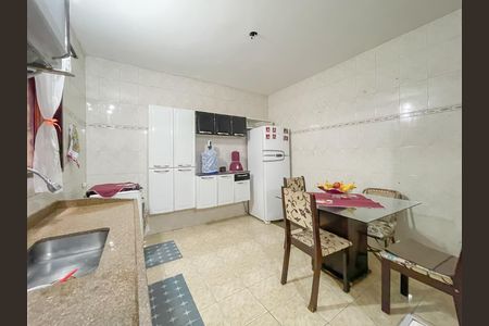 Casa à venda com 220m², 3 quartos e 2 vagas Casa à venda com 220m², 3 quartos e 2 vagasCozinha (Casa 1)