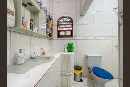 Casa à venda com 220m², 3 quartos e 2 vagas Casa à venda com 220m², 3 quartos e 2 vagasBanheiro (Casa 2)