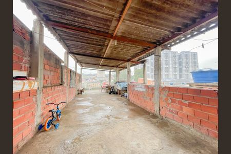 Casa à venda com 220m², 3 quartos e 2 vagas Casa à venda com 220m², 3 quartos e 2 vagasTerraço
