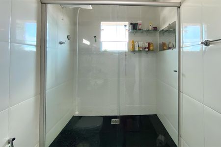 Casa para alugar com 300m², 4 quartos e 4 vagas Casa para alugar com 300m², 4 quartos e 4 vagasBanheiro da Suíte 1