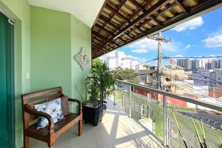 Casa para alugar com 300m², 4 quartos e 4 vagas Casa para alugar com 300m², 4 quartos e 4 vagasVaranda da Sala