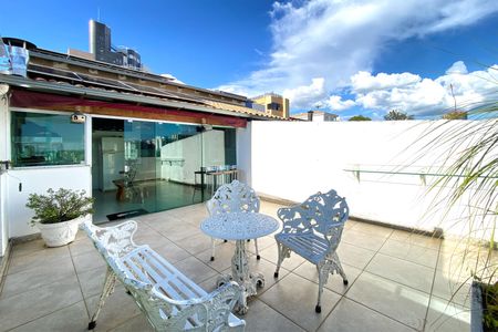 Casa para alugar com 300m², 4 quartos e 4 vagas Casa para alugar com 300m², 4 quartos e 4 vagasVaranda Cobertura