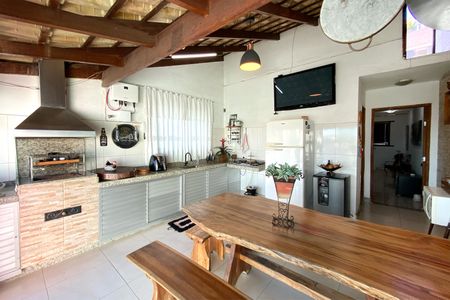 Casa para alugar com 300m², 4 quartos e 4 vagas Casa para alugar com 300m², 4 quartos e 4 vagasEspaço Gourmet