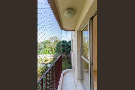 Apartamento à venda com 55m², 2 quartos e 1 vaga Apartamento à venda com 55m², 2 quartos e 1 vagaSala - Sacada