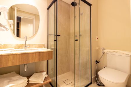 Banheiro de kitnet/studio para alugar com 1 quarto, 23m² em Cerqueira César, São Paulo