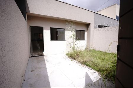 Casa para alugar com 55m², 2 quartos e 1 vaga