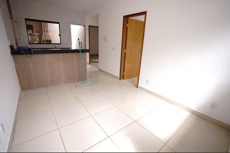 Casa para alugar com 55m², 2 quartos e 1 vaga