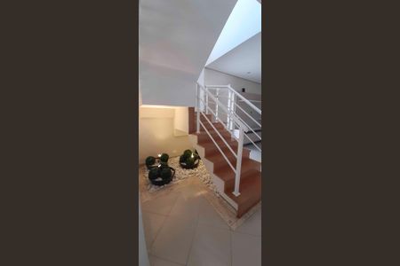 Casa de condomínio à venda com 180m², 4 quartos e 4 vagas Casa de condomínio à venda com 180m², 4 quartos e 4 vagasCorredor