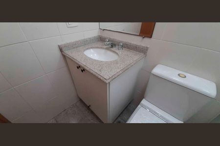 Casa de condomínio à venda com 180m², 4 quartos e 4 vagas Casa de condomínio à venda com 180m², 4 quartos e 4 vagasBanheiro da Suíte 2