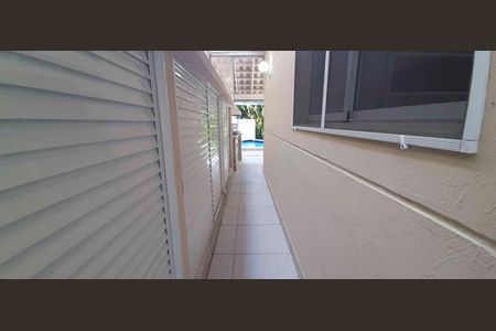 Casa de condomínio à venda com 180m², 4 quartos e 4 vagas Casa de condomínio à venda com 180m², 4 quartos e 4 vagasCorredor Externo