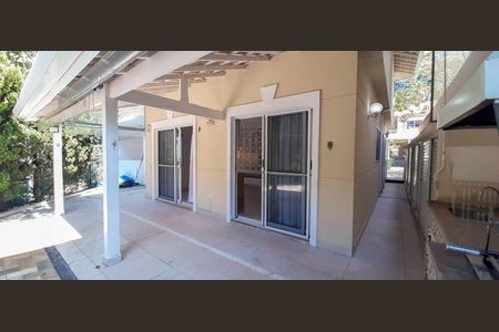 Casa de condomínio à venda com 180m², 4 quartos e 4 vagas Casa de condomínio à venda com 180m², 4 quartos e 4 vagasEspaço Gourmet