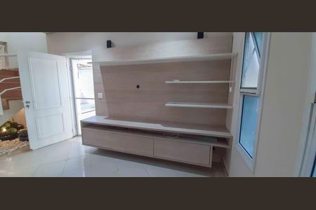 Casa de condomínio à venda com 180m², 4 quartos e 4 vagas Casa de condomínio à venda com 180m², 4 quartos e 4 vagasSala de Estar