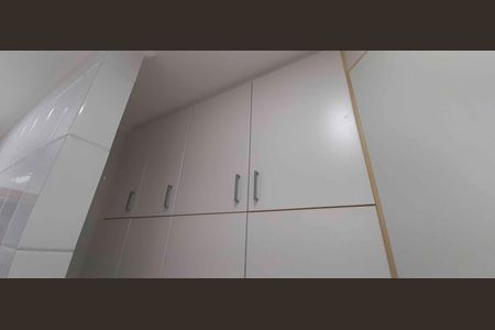 Casa de condomínio à venda com 180m², 4 quartos e 4 vagas Casa de condomínio à venda com 180m², 4 quartos e 4 vagasÁrea de Serviço