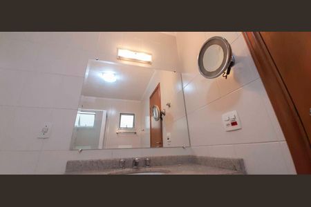 Casa de condomínio à venda com 180m², 4 quartos e 4 vagas Casa de condomínio à venda com 180m², 4 quartos e 4 vagasBanheiro da Suíte 1