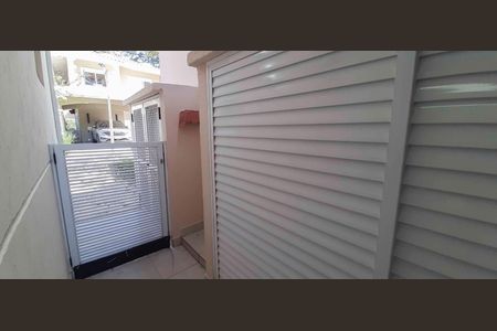 Casa de condomínio à venda com 180m², 4 quartos e 4 vagas Casa de condomínio à venda com 180m², 4 quartos e 4 vagasCorredor Externo