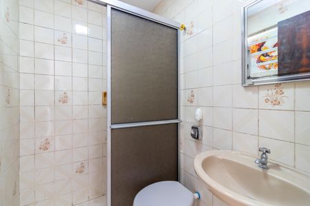 Casa à venda com 300m², 4 quartos e 4 vagasEdícula - Banheiro 