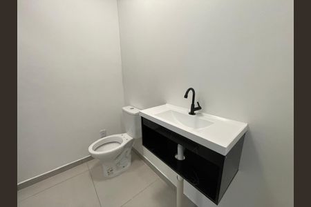 Studio para alugar com 26m², 1 quarto e sem vaga Studio para alugar com 26m², 1 quarto e sem vagaBanheiro social