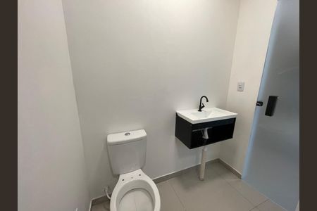 Studio para alugar com 26m², 1 quarto e sem vaga Studio para alugar com 26m², 1 quarto e sem vagaBanheiro social