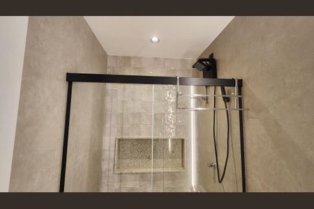 Banheiro de kitnet/studio para alugar com 1 quarto, 25m² em Vitória, Salvador