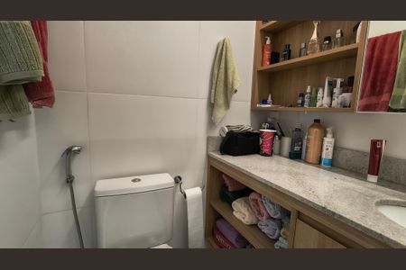 Apartamento à venda com 80m², 2 quartos e 1 vaga Apartamento à venda com 80m², 2 quartos e 1 vagaBanheiro da Suíte