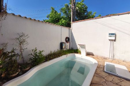 Casa à venda com 200m², 3 quartos e 2 vagasQuintal - Piscina