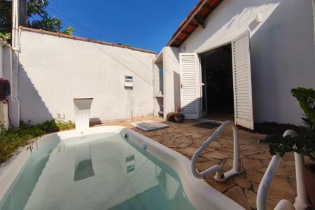 Casa à venda com 200m², 3 quartos e 2 vagasQuintal - Piscina