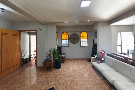 Casa à venda com 200m², 3 quartos e 2 vagasSala
