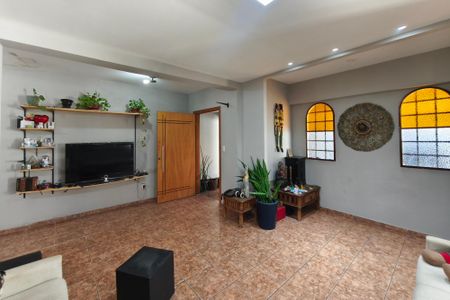 Casa à venda com 200m², 3 quartos e 2 vagasSala