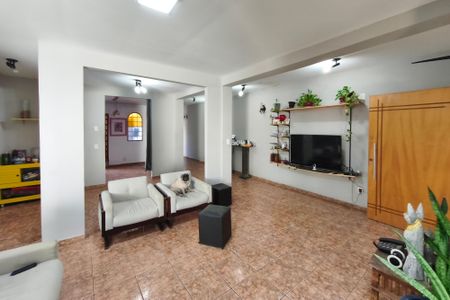 Casa à venda com 200m², 3 quartos e 2 vagasSala