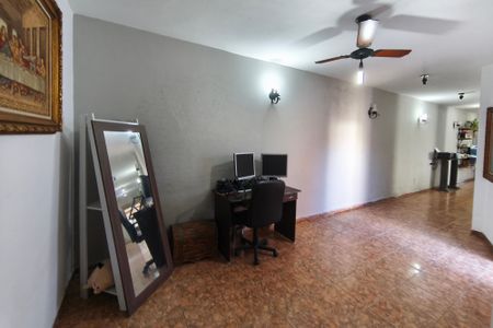 Casa à venda com 200m², 3 quartos e 2 vagasCorredor - Quartos