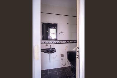 Casa para alugar com 85m², 2 quartos e 1 vaga Casa para alugar com 85m², 2 quartos e 1 vagaBanheiro Social