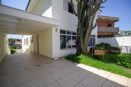 Casa para alugar com 400m², 5 quartos e 4 vagas Casa para alugar com 400m², 5 quartos e 4 vagasQuintal