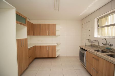 Casa para alugar com 400m², 5 quartos e 4 vagas Casa para alugar com 400m², 5 quartos e 4 vagasCozinha