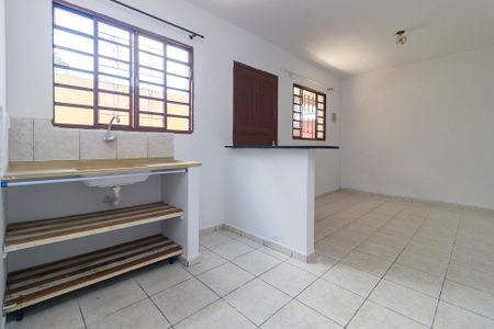 Casa para alugar com 44m², 1 quarto e sem vaga