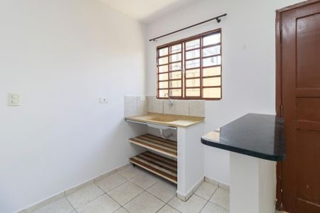 Casa para alugar com 44m², 1 quarto e sem vaga