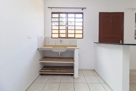 Casa para alugar com 44m², 1 quarto e sem vaga