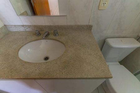 Apartamento à venda com 64m², 2 quartos e 1 vaga Apartamento à venda com 64m², 2 quartos e 1 vagaBanheiro da Suíte