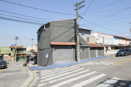 Fachada de casa à venda com 2 quartos, 300m² em Vila Bela Vista, Santo André