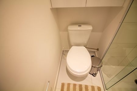Banheiro de kitnet/studio para alugar com 1 quarto, 25m² em Vila Cordeiro, São Paulo