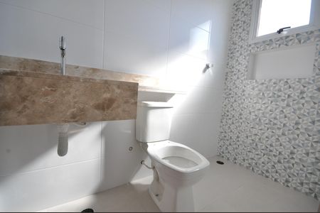 Casa à venda com 99m², 3 quartos e 1 vagaBanheiro do Quarto Suíte